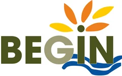 Das Logo von BEGiN – Bürger-Energie-Genossenschaft in Neustadt-Mittelhaardt eG. Es zeigt das Wort 'Begin' in Großbuchstaben. Das I-Tüpfelchen hat Blütenformen im oberen Bereich. Unterhalb des Schriftzugs sind zwei symbolische Wellen zu sehen.